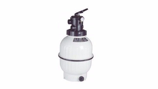 plastový filter s horným alebo bočným 6-cestným ovládacím ventilom, manometrom, ručným odvzdušňovacím ventilčekom, výpusťou vody a piesku. Horná a dolná časť filtra polyfúzne uzavretá, čím je zaručená vysoká tlaková odolnosť. Maximálna odporúčaná filtračná rýchlosť 50m3/h/m². Maximálny pracovný tlak 2,5kg/cm². 